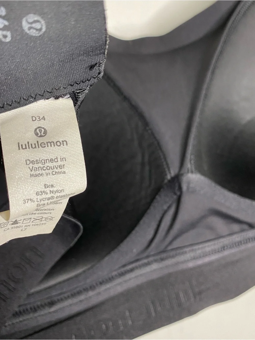 Lululemon sports bra size 34D in black